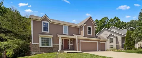 2332 S 24th St, Leavenworth, KS 66048