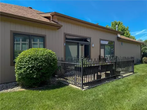 Exterior - 716 Coving Ct, Lawrence, KS 66049 photo 2 of 3