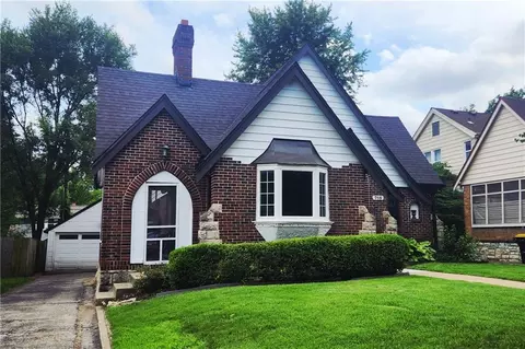 715 E Gregory Blvd, Kansas City, MO 64131