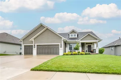 5876 Mccormick Dr, Shawnee, KS 66226