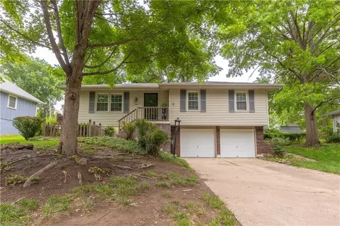 4005 S Coventry Dr, Independence, MO 64055