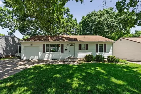 606 67th Pl, Kansas City, MO 64118