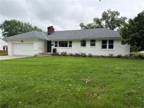 9301 Madison Ave, Kansas City, MO 64114