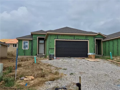 14552 Amanda Ln, Basehor, KS 66007
