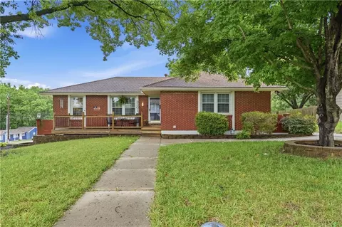 8301 Ditzler Ave, Raytown, MO 64138