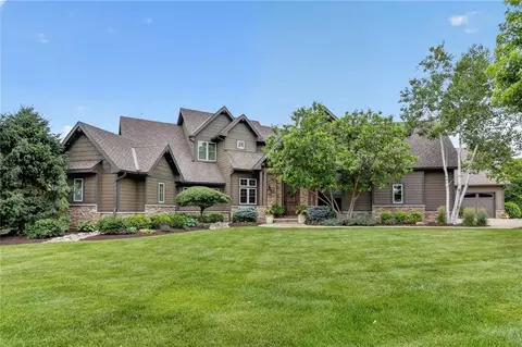 7975 NW Breckenridge Dr, Parkville, MO 64152