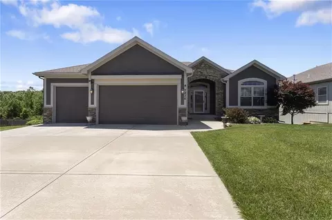 7836 N Walrond Ave, Kansas City, MO 64119