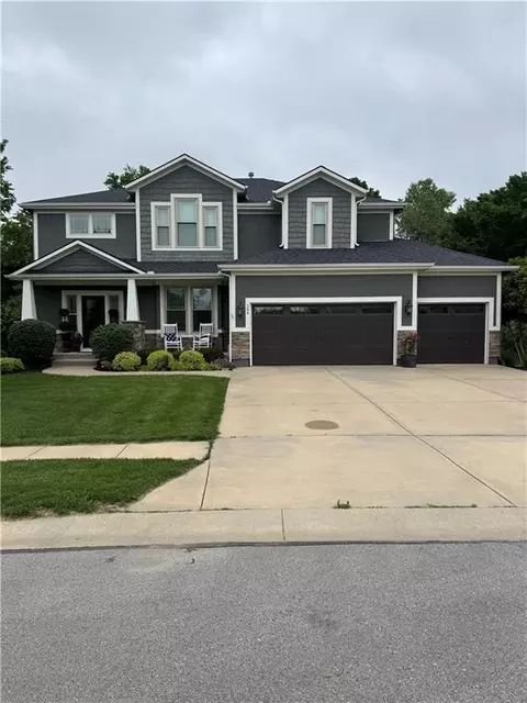 304 Shoreline Dr, Louisburg, KS 66053