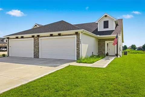 703 Ridge Dr, Smithville, MO 64089