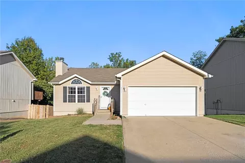 411 N Queen Ridge Ave, Independence, MO 64056