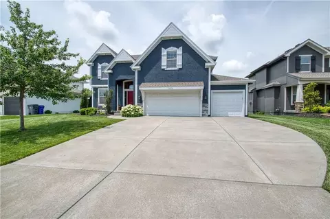 16616 S Lind Rd, Olathe, KS 66062