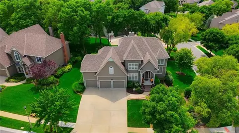 20733 W 92nd St, Lenexa, KS 66220