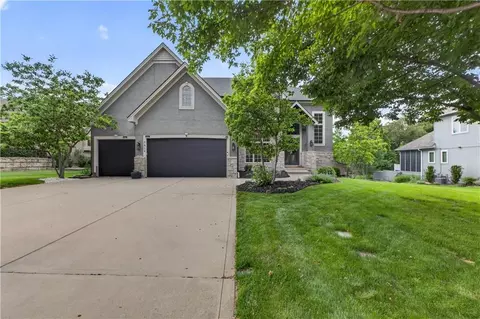 9414 W 149th Ter, Overland Park, KS 66221
