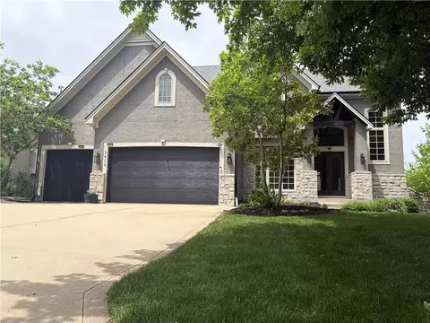 9414 W 149th Ter, Overland Park, KS 66221