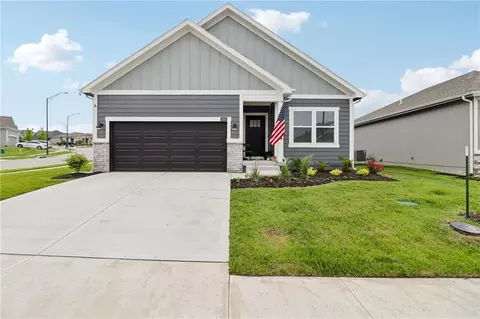 6900 NE 70th St, Kansas City, MO 64119