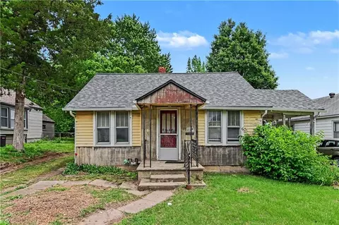 1129 S Dodgion Ave, Independence, MO 64050