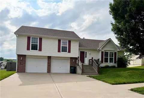 3918 Dixie Dr, Leavenworth, KS 66048