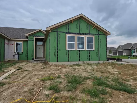 14550 Amanda Ln, Basehor, KS 66007