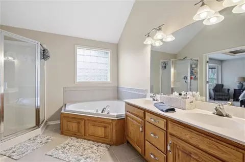 Bath - 2353 SW Switchback Ct, Lees Summit, MO 64082 photo 1 of 3