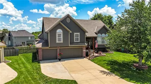 2353 SW Switchback Ct, Lees Summit, MO 64082