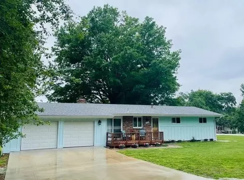 133 Dockside Cir, Lake Tapawingo, MO 64015