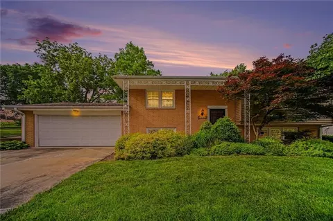 4414 Douglas St, Saint Joseph, MO 64506