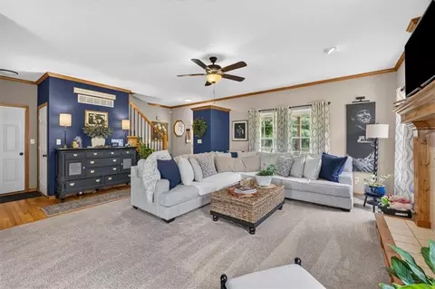 Living - 410 E Neil Chiles Rd, Buckner, MO 64016 photo 2 of 3