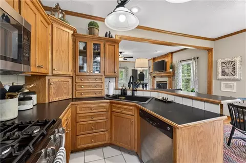Kitchen - 410 E Neil Chiles Rd, Buckner, MO 64016 photo 2 of 3