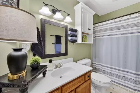 Bath - 410 E Neil Chiles Rd, Buckner, MO 64016 photo 4 of 5