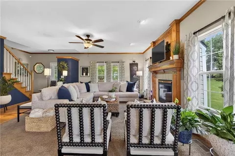 Living - 410 E Neil Chiles Rd, Buckner, MO 64016 photo 2 of 3