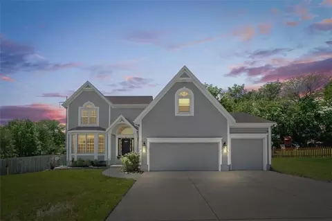 12890 S Greenwood St, Olathe, KS 66062