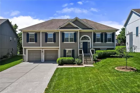 9704 N Donnelly Ave, Kansas City, MO 64157