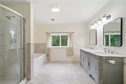 Bath - 2596 1700 Rd, Fall River, KS 67047 photo 3 of 6