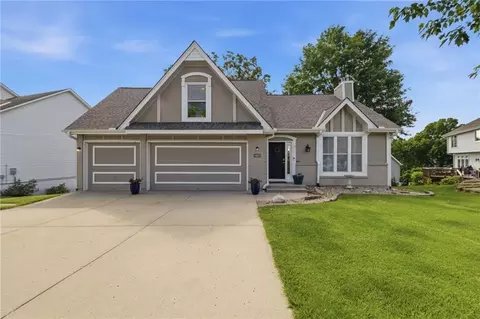 5823 N Mayview Ave, Kansas City, MO 64151