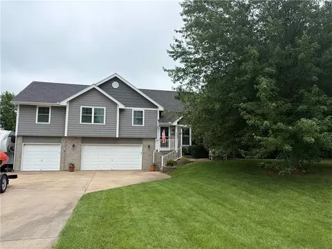 15215 Terra Pulchra Dr, Smithville, MO 64089