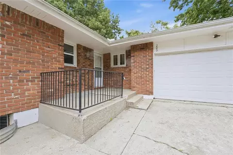 Exterior - 203 N Murphy Dr, Raymore, MO 64083 photo 1 of 3
