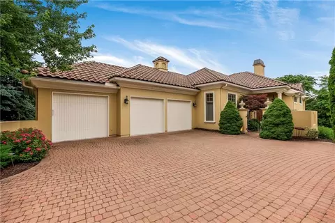 3411 W 138th St, Leawood, KS 66224