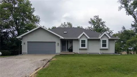 11025 SW Shagbark Rd, Clarksdale, MO 64430