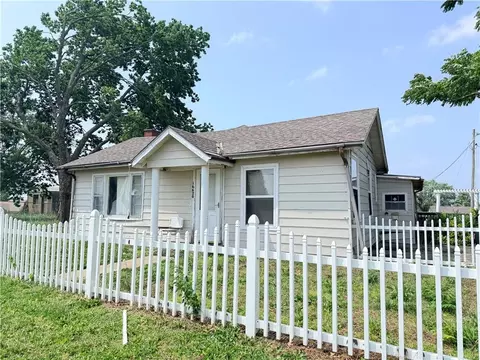 16620 Evans Rd, Basehor, KS 66007