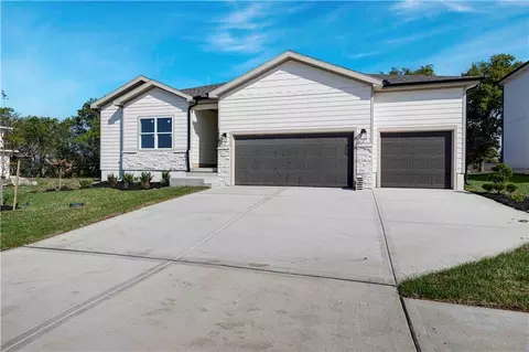 18580 W 195 St, Spring Hill, KS 66083