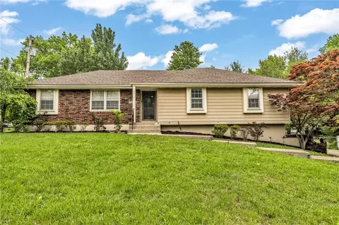 17908 E Cheyenne Dr, Independence, MO 64056