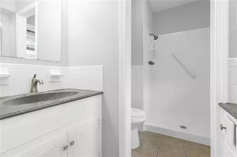 Bath - 17908 E Cheyenne Dr, Independence, MO 64056 photo 2 of 3