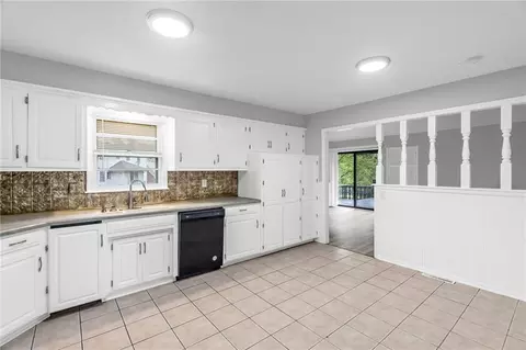 Kitchen - 17908 E Cheyenne Dr, Independence, MO 64056 photo 2 of 2