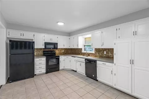 Kitchen - 17908 E Cheyenne Dr, Independence, MO 64056 photo 1 of 2