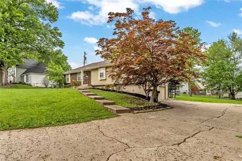 Exterior - 17908 E Cheyenne Dr, Independence, MO 64056 photo 2 of 6