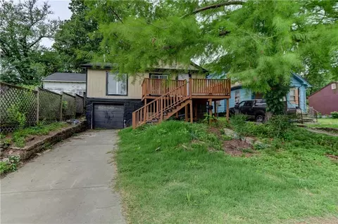 6120 Elmwood Ave, Kansas City, MO 64130