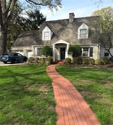 8033 Meadow Ln, Leawood, KS 66206