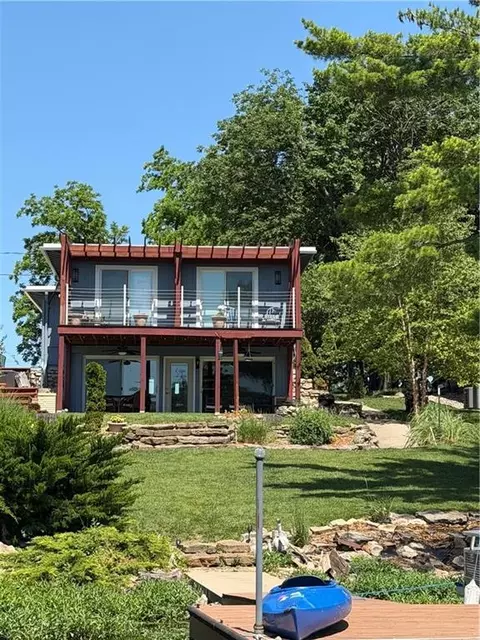 113 N Shore Dr, Lake Waukomis, MO 64151
