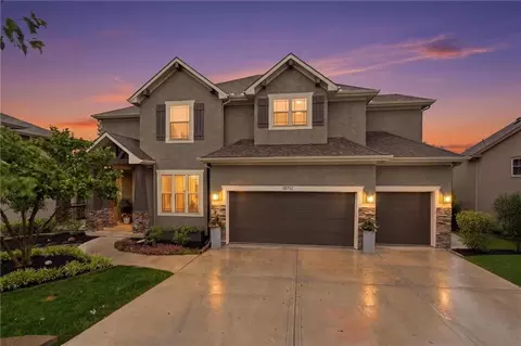 10715 S Appleridge Ln, Olathe, KS 66061