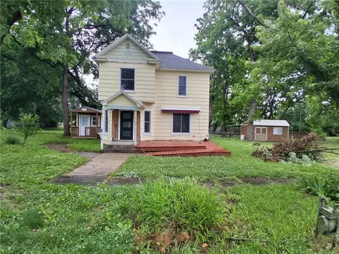 515 S Cottonwood St, Iola, KS 66749